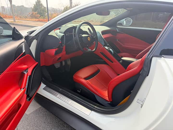 Фото 6 - Ferrari Roma