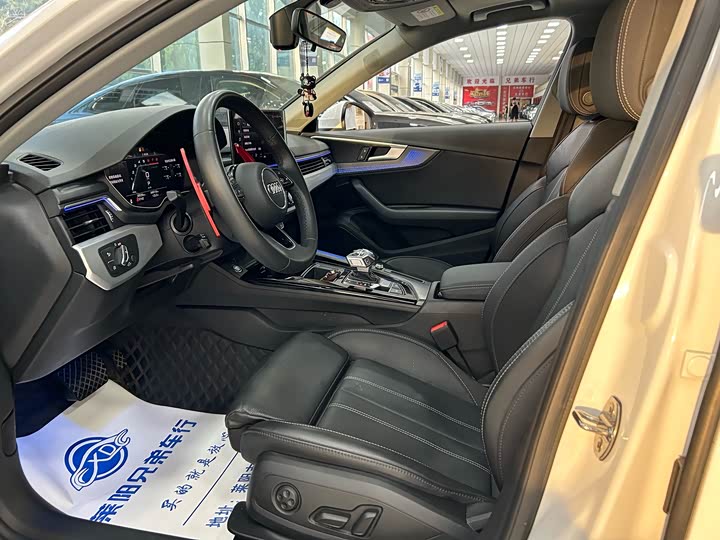 Фото 3 - Audi A4L