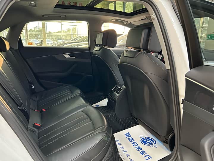 Фото 7 - Audi A4L