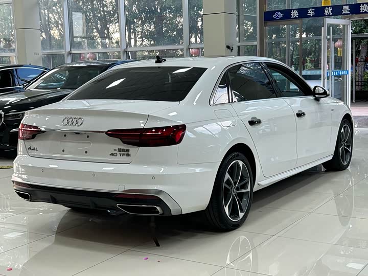 Фото 8 - Audi A4L