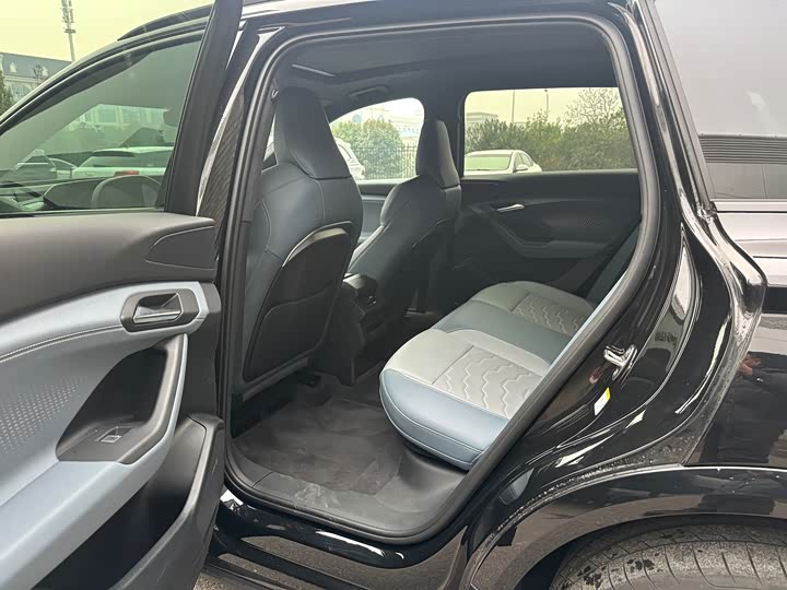 Фото 9 - Audi Q6L e-tron