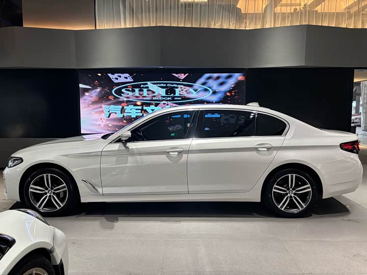 Фото 3 - BMW 5 Series