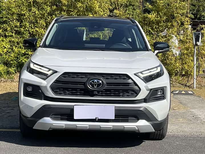 Фото 2 - Toyota RAV4