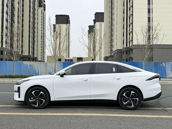 Фото 3 - Geely Galaxy L6