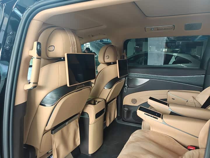 Фото 7 - Denza D9