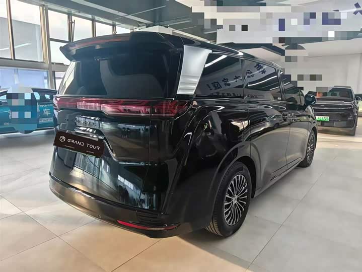 Фото 9 - Denza D9