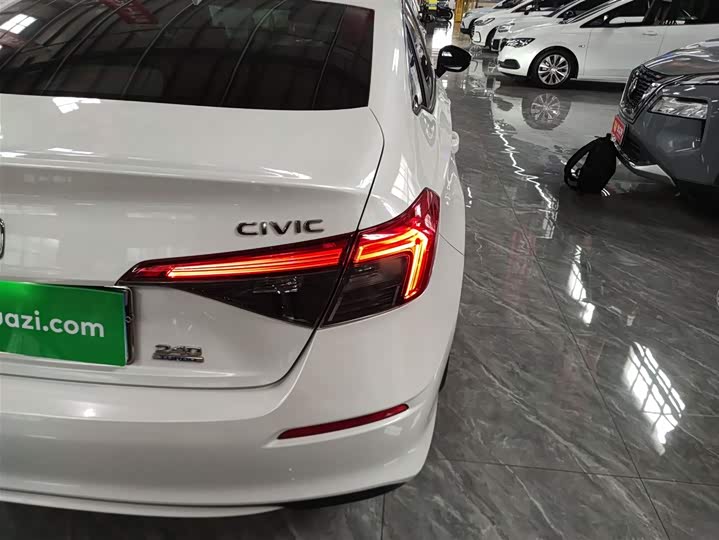 Фото 8 - Honda Civic