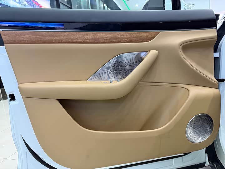 Фото 7 - Luxeed R7