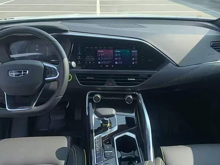 Фото 9 - Geely Tugella S