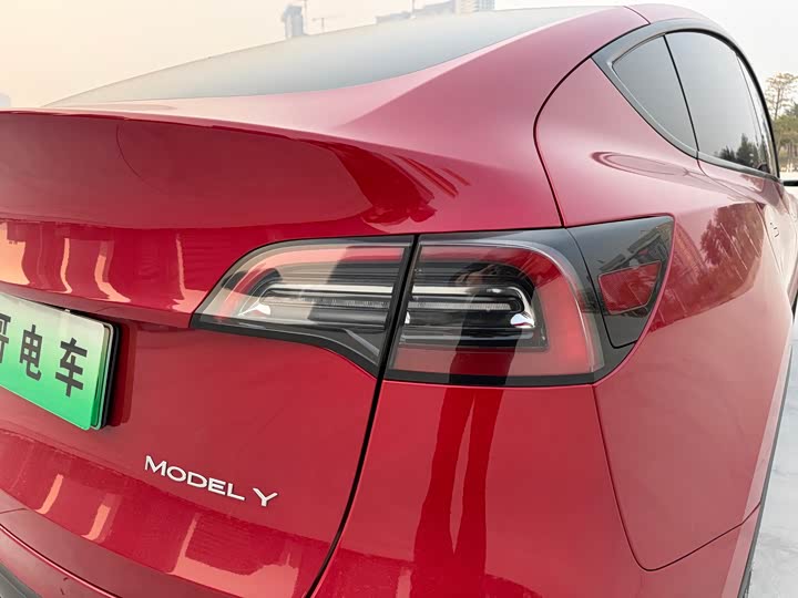 Фото 8 - Tesla Model Y
