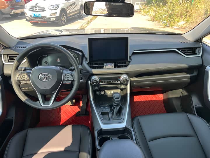 Фото 5 - Toyota RAV4