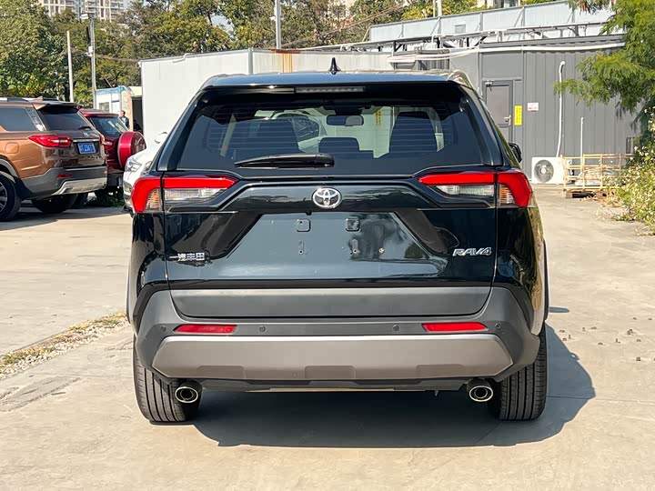 Фото 9 - Toyota RAV4