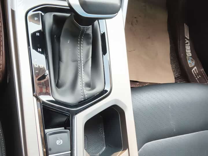 Фото 6 - Geely Emgrand