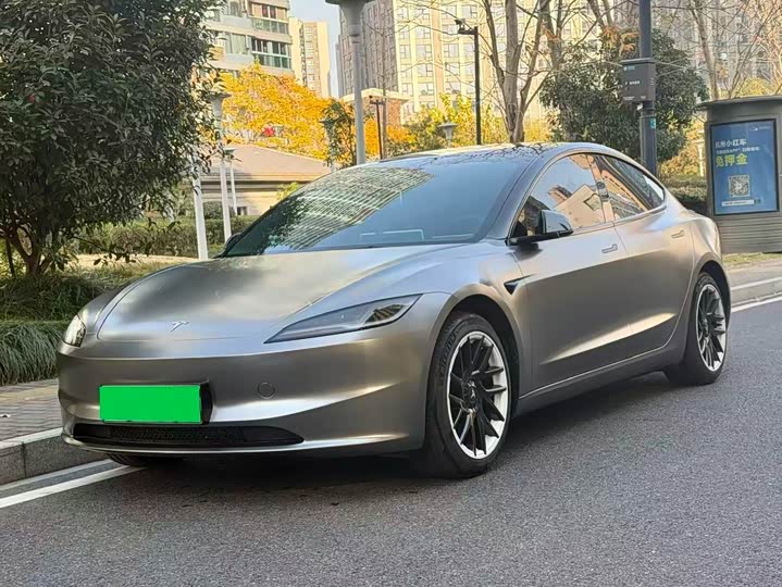 Фото 1 - Tesla Model 3