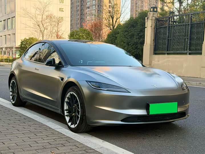 Фото 2 - Tesla Model 3