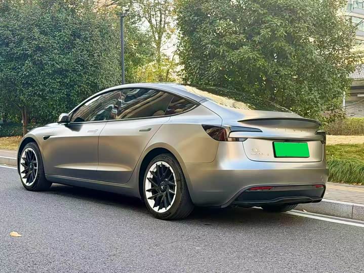 Фото 3 - Tesla Model 3