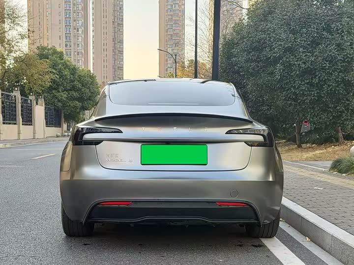 Фото 4 - Tesla Model 3
