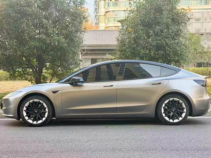 Фото 6 - Tesla Model 3