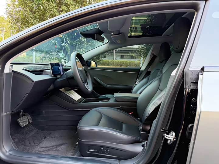 Фото 7 - Tesla Model 3