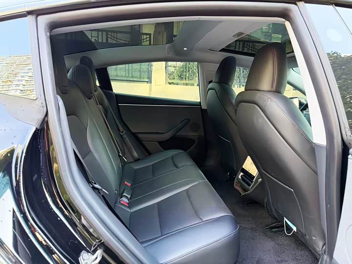 Фото 9 - Tesla Model 3