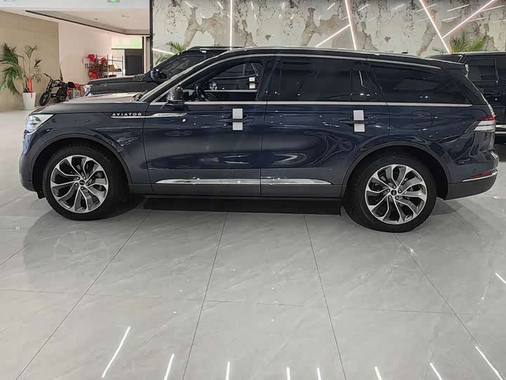 Фото 3 - Lincoln Aviator