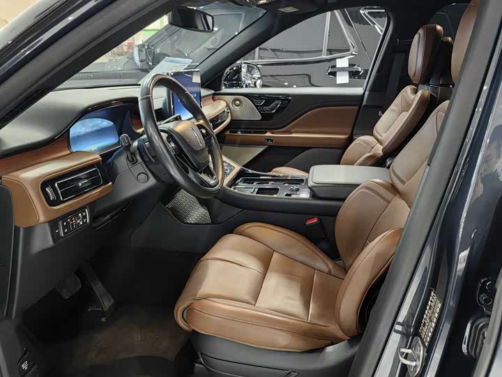 Фото 7 - Lincoln Aviator