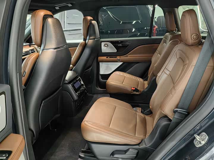 Фото 8 - Lincoln Aviator