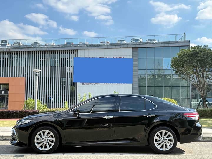 Фото 3 - Toyota Camry