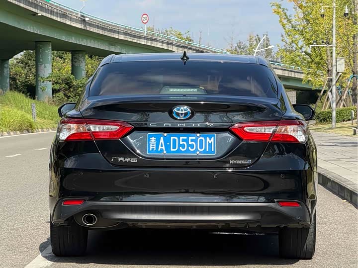 Фото 4 - Toyota Camry