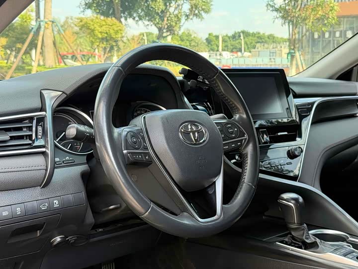 Фото 6 - Toyota Camry