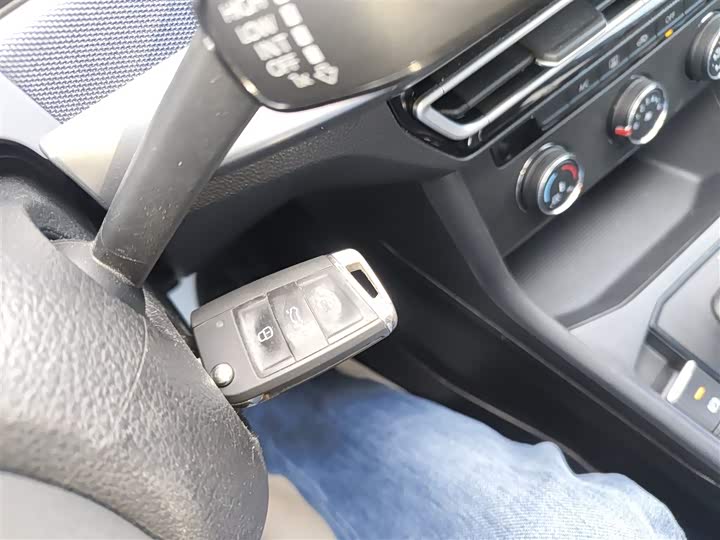 Фото 9 - Volkswagen Lavida