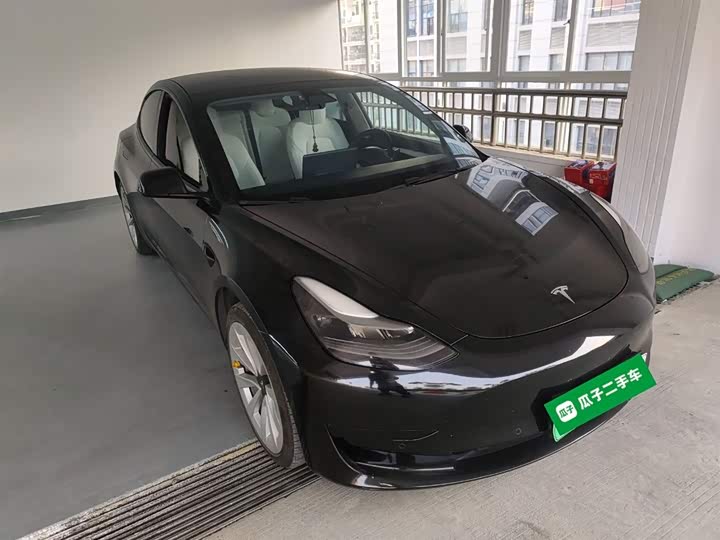 Фото 4 - Tesla Model 3