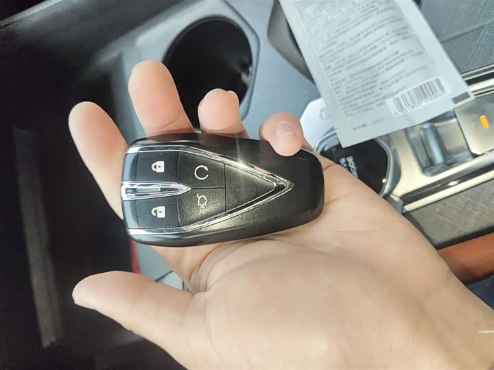 Фото 9 - Changan UNI-V