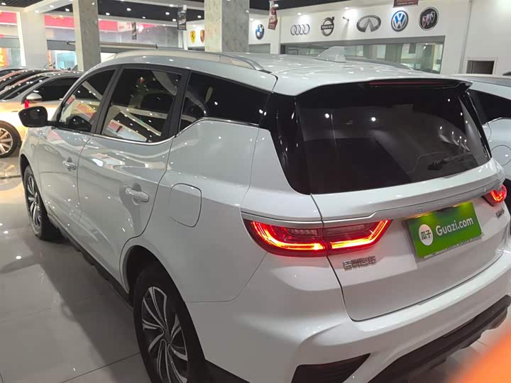 Фото 5 - Geely Vision X6