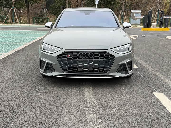 Фото 2 - Audi S4