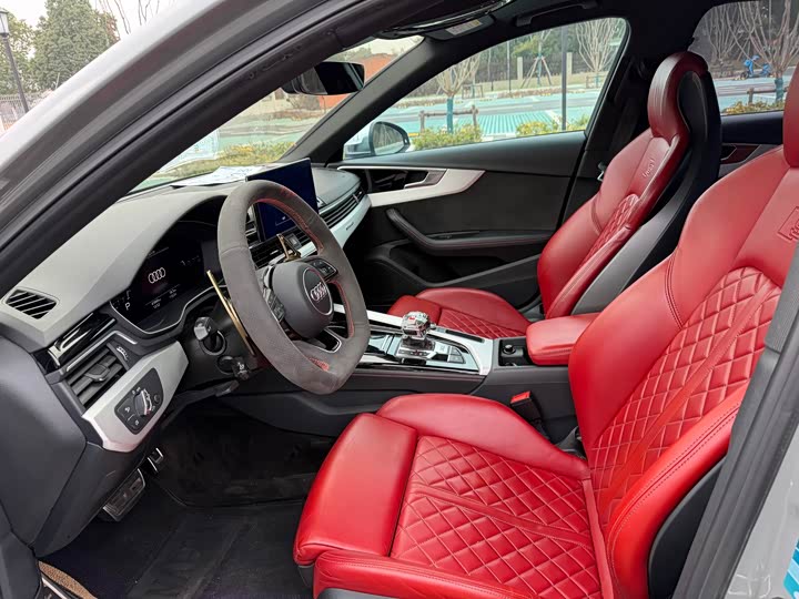 Фото 4 - Audi S4