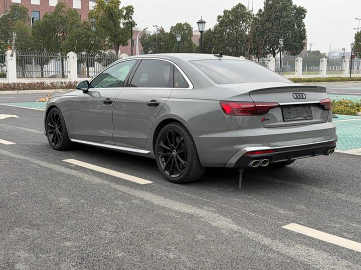 Фото 8 - Audi S4
