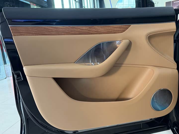 Фото 7 - Luxeed R7