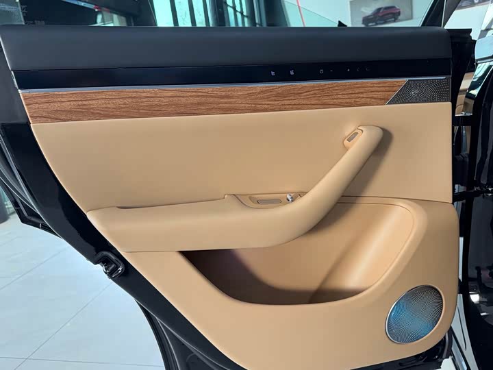 Фото 9 - Luxeed R7