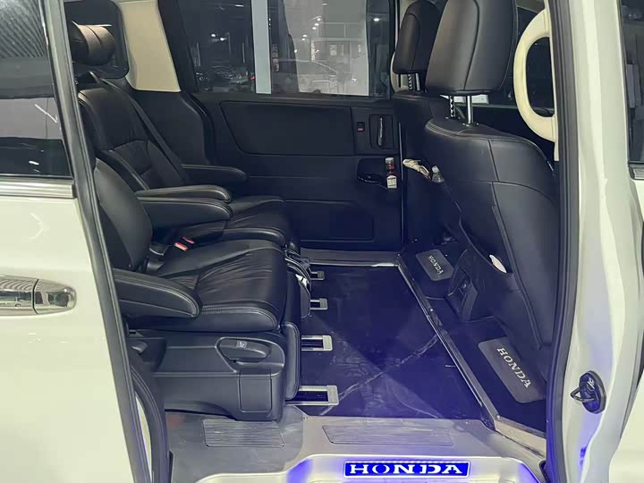 Фото 9 - Honda Odyssey