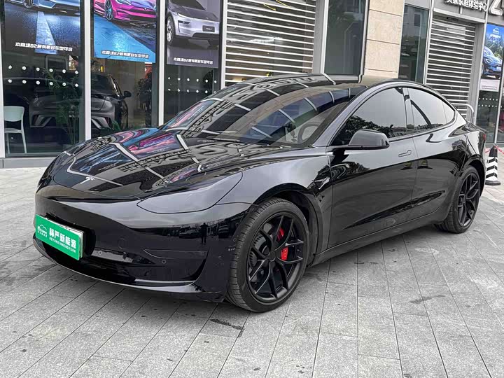 Фото 1 - Tesla Model 3