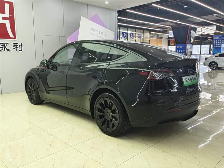 Фото 4 - Tesla Model Y