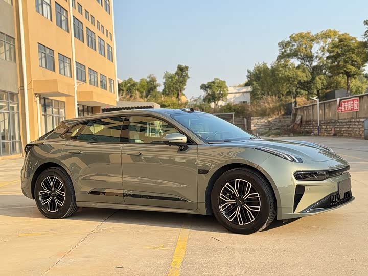 Фото 3 - Zeekr 001