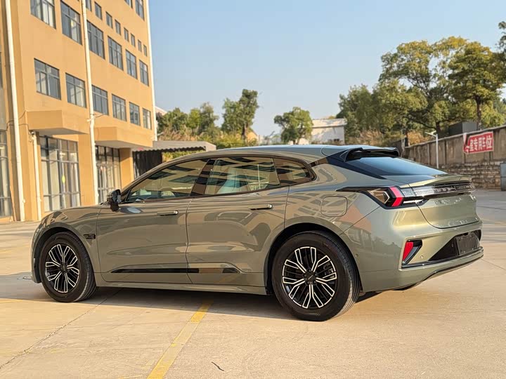 Фото 4 - Zeekr 001