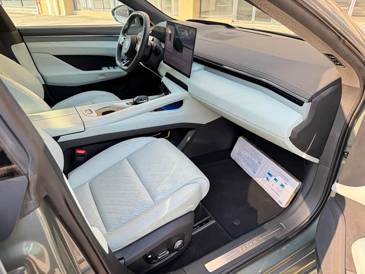 Фото 8 - Zeekr 001