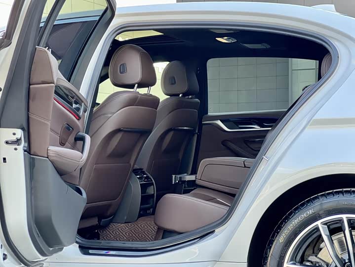 Фото 6 - BMW 5 Series