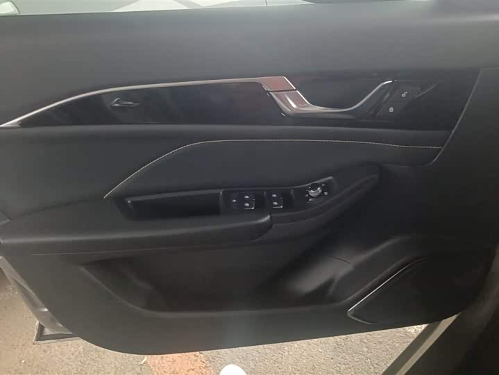 Фото 7 - Bestune B70