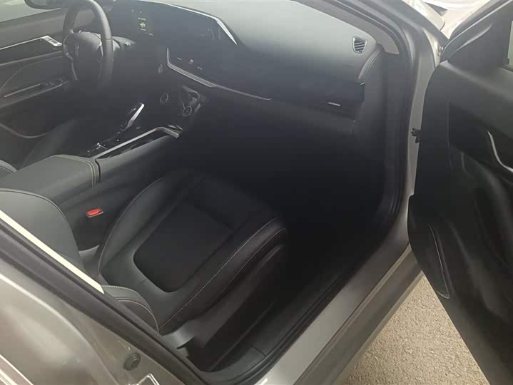 Фото 8 - Bestune B70