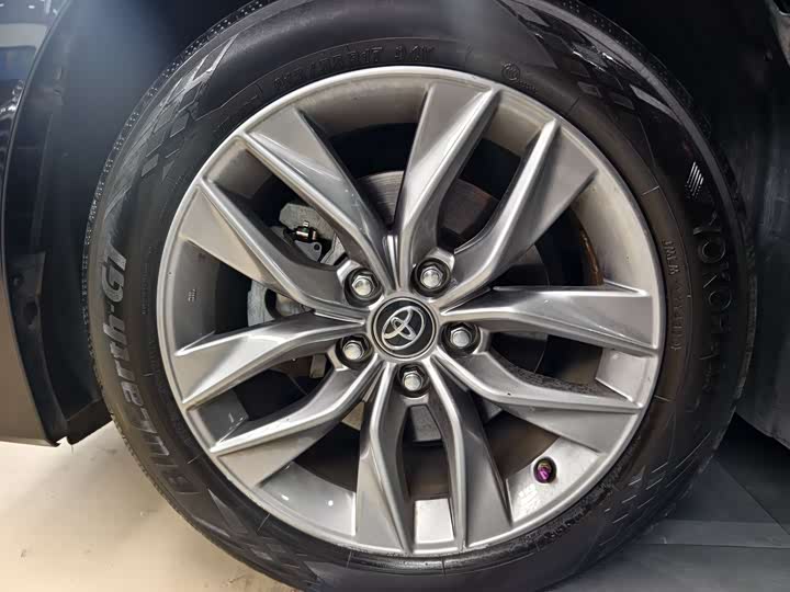 Фото 6 - Toyota Avalon