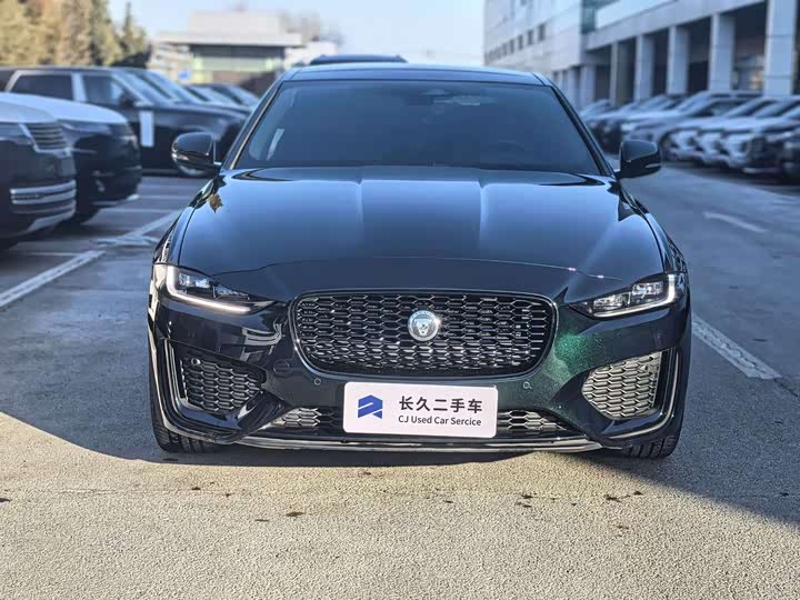 Фото 2 - Jaguar XE L